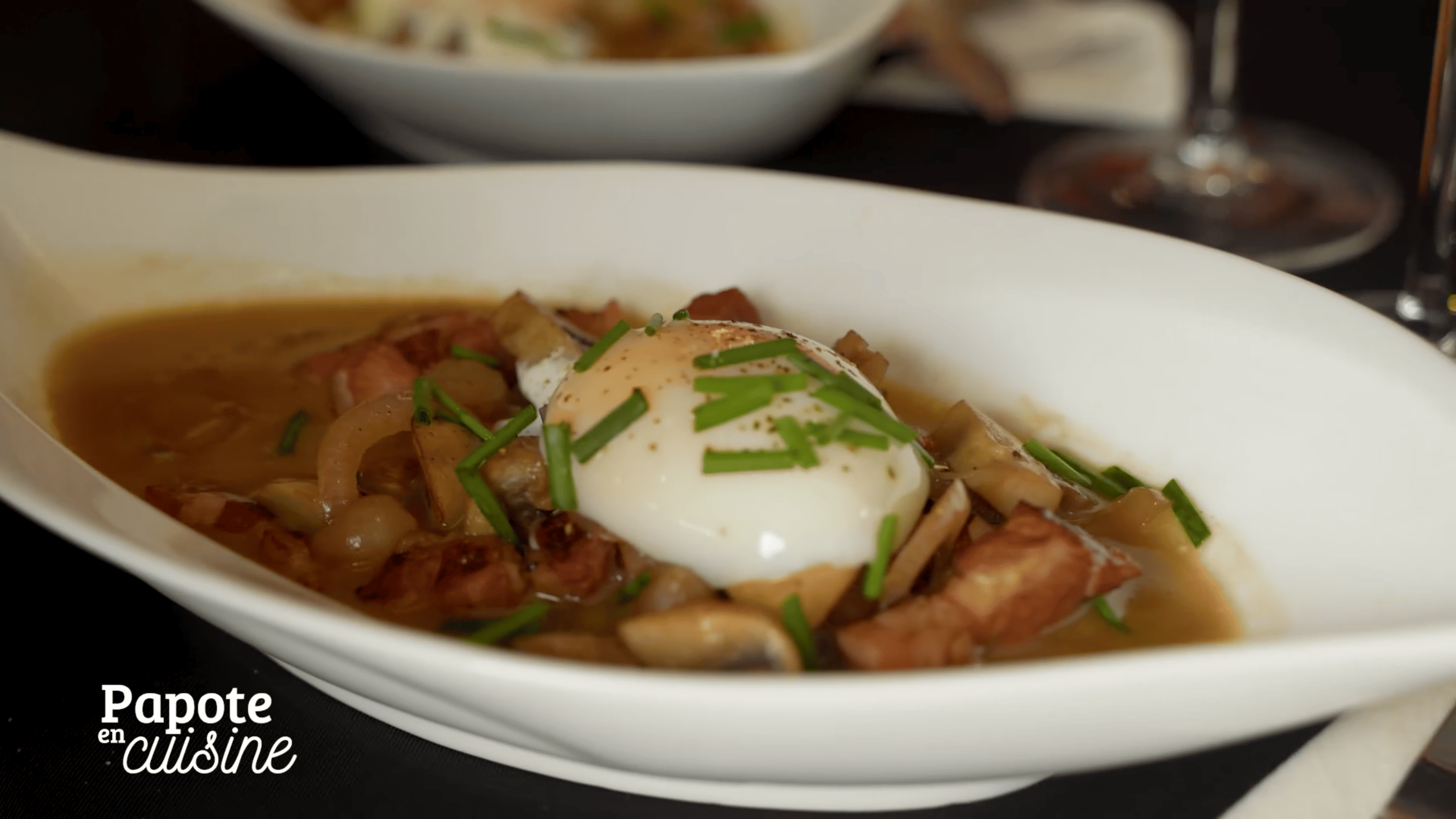 Papote en cuisine — Œuf meurette à la bourguignonne avec Delhaize et Dufrais