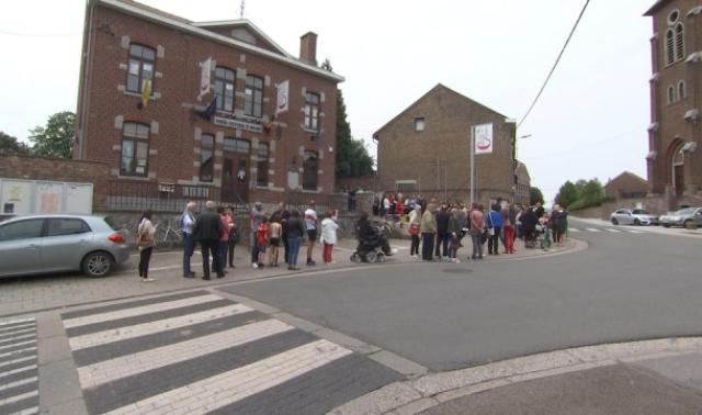 Coup de sonde à l'entrée de l'isoloir ce 26 mai