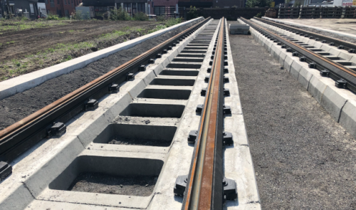 Tram : des tests sur les rails et les parties en herbes
