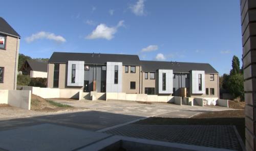 Des maisons à vendre, sans leur terrain