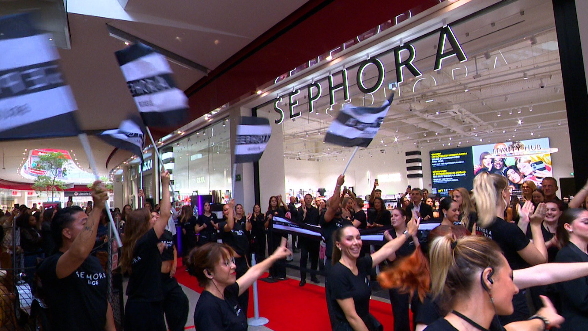 Show, foule et marketing: ouverture en grande pompe de Sephora Liège