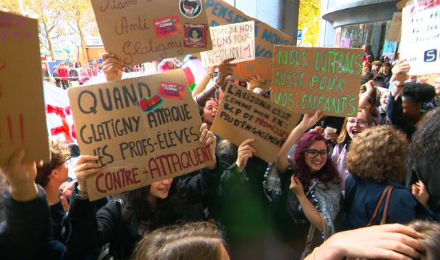 De nouvelles manifestations, globalement pacifiques, d'élèves devant les écoles