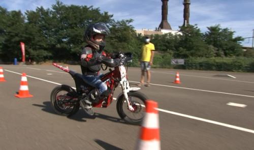 En été, FEDEMOT organise des stage d'initiation pour les enfants