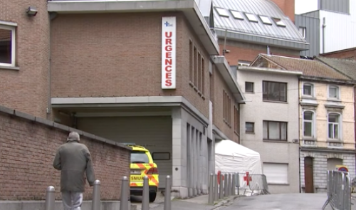 COVID 19: des tentes devant les urgences des sites CHC