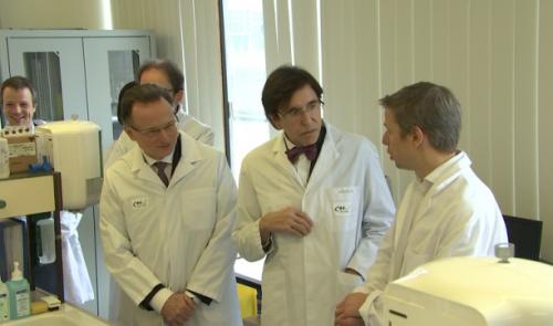 Elio Di Rupo en visite au CHU, où le dépistage est à la pointe