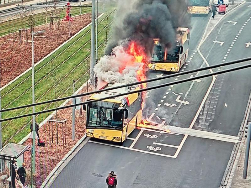 Liège : l'incendie d'un bus perturbe la circulation