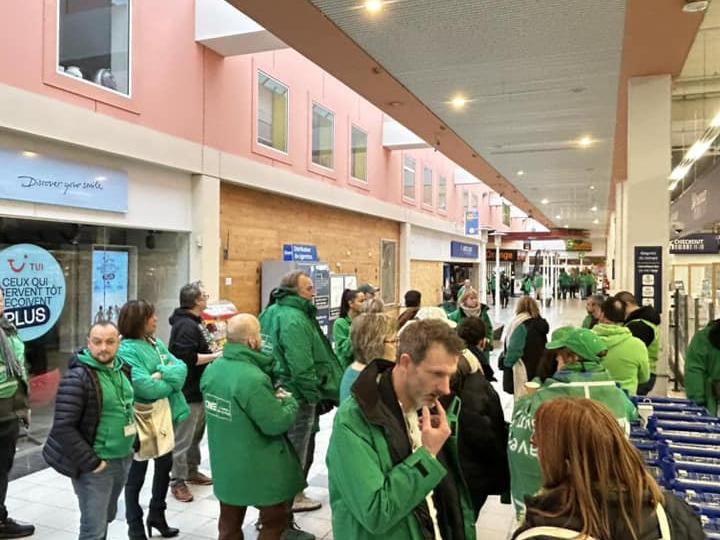 Herstal : mouvement de mauvaise humeur du personnel de l'hyper-carrefour. Impossible d'y faire ses courses