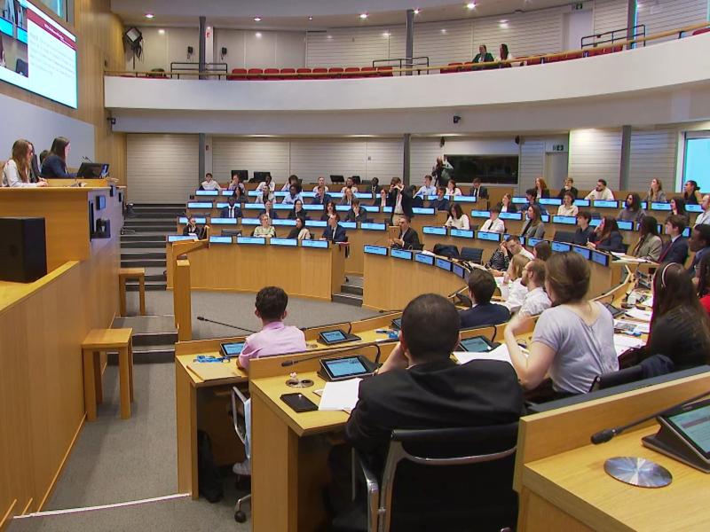 Des jeunes Liégeois apprentis-députés au Parlement de la FWB