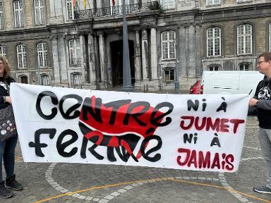 Plusieurs centaines de manifestants mobilisés contre les centres fermés à Liège et Vottem