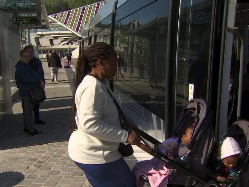 Les usagers découvrent le tram