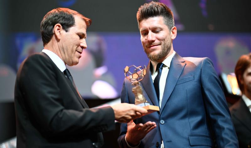 Pocognoli, "entraîneur de la saison" et heureux d'être primé: "Ça découle du collectif"