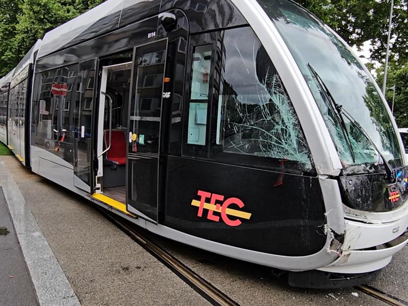 Accident entre un tram et un autocar