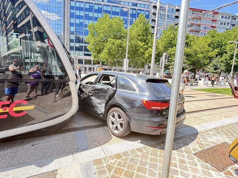 Nouvelle collision entre un tram et une voiture: la circulation a déjà repris