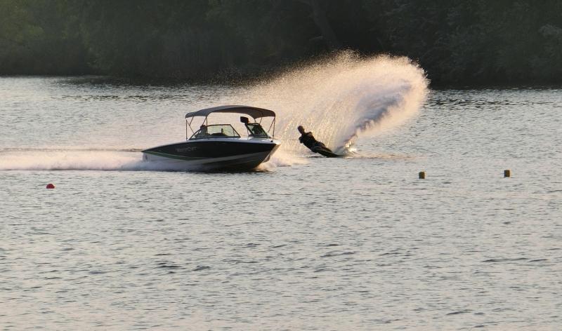 Algue bleue : le championnat du monde de ski nautique reporté à vendredi