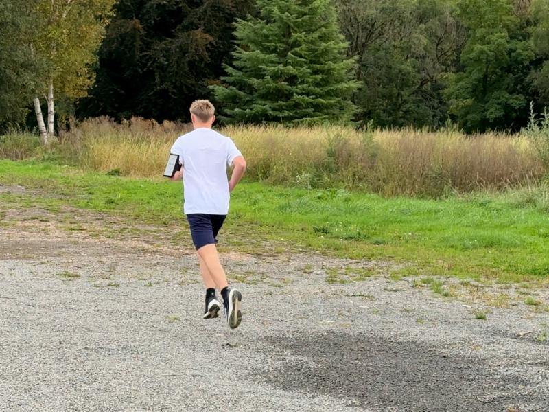 Théo, 15 ans, se prépare à courir son premier semi-marathon de l'Ourthe