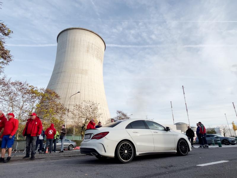 Les travailleurs de l'énergie manifestent à la centrale de Tihange