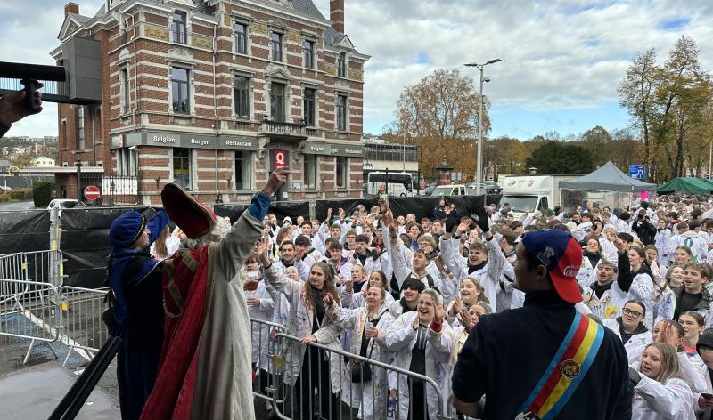 600 rhétos fêtent la Saint-Nicolas à Huy