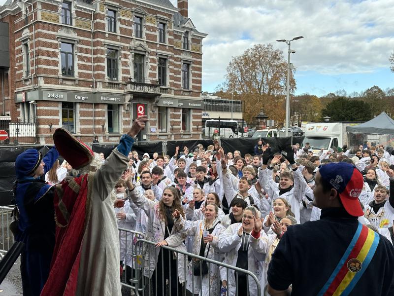 600 rhétos fêtent la Saint-Nicolas à Huy