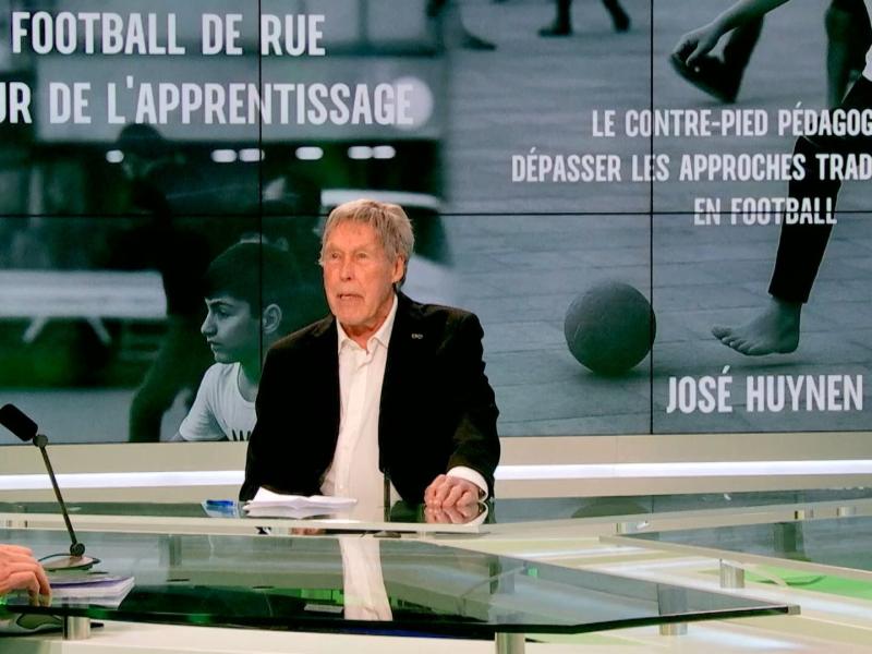 José Huynen partage sa vision du foot dans son livre