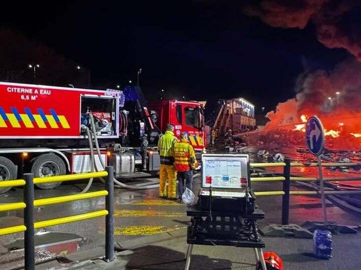 Incendie chez Recydel : les pompiers ont été occupés toute la nuit