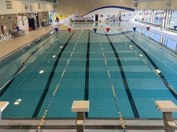 Après 3 semaines de fermeture, la piscine de Herstal a rouvert...