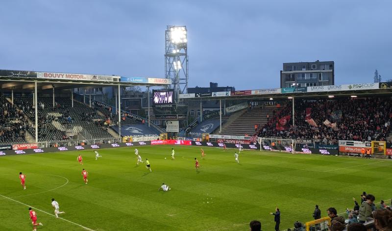 Le Standard arrache le derby wallon au bout du suspense