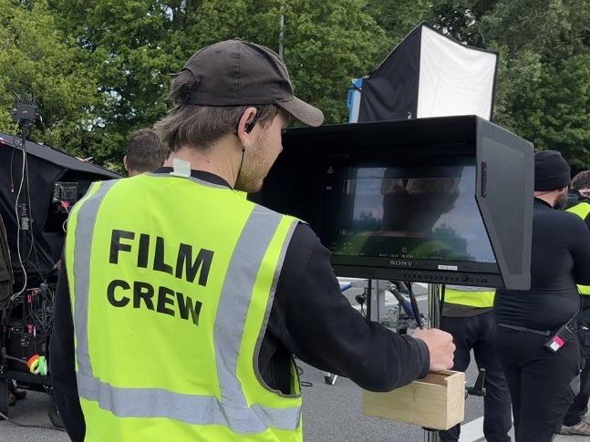 Le film "Les Profs 3" se tourne sur l'aire d'autoroute à Couthuin