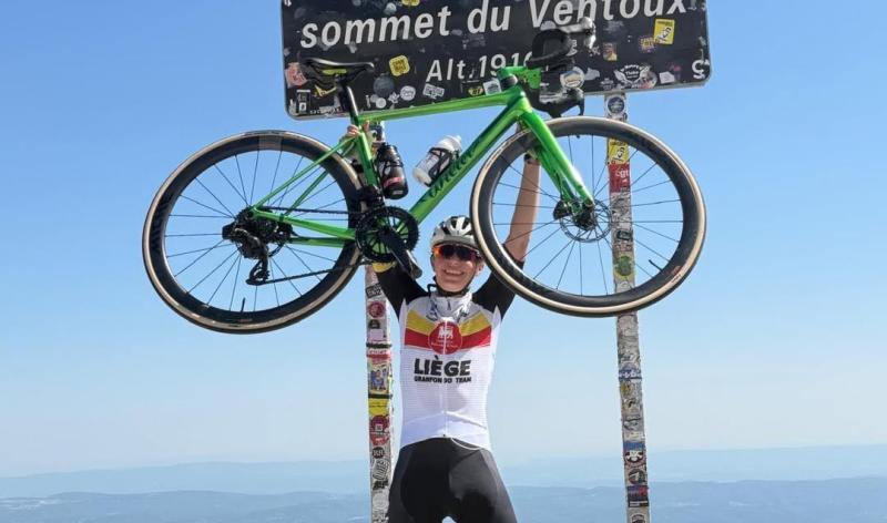 Elle a gravi le Mont Ventoux 15 fois en 5 jours ! Pari fou réussi pour Delphine Thirifays