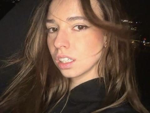 "Bloquée" : le nouveau single de la jeune chanteuse liégeoise Kamy