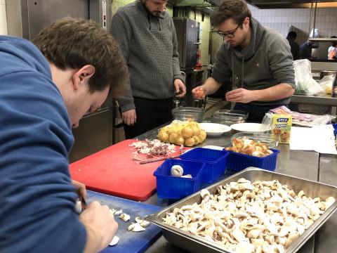 Concours culinaire pour jeunes militants politiques 