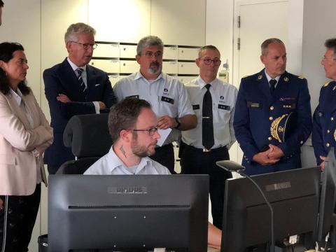 Le ministre De Crem reçu à la police de Liège 