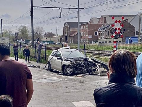 Accident entre une voiture et un train à Wandre