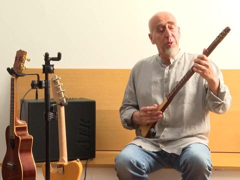 Bernard Massuir en tournée dans les centres Fedasil avec "Salto Vocale" 