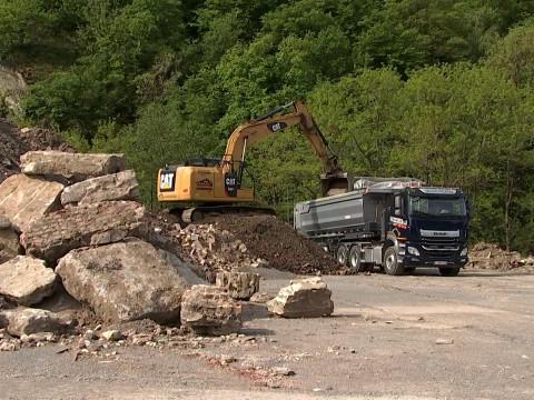 Inondations : les terres polluées sont évacuées