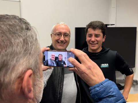 Mise à l'honneur et bain de foule pour Cian Uijtdebroeks à Hannut