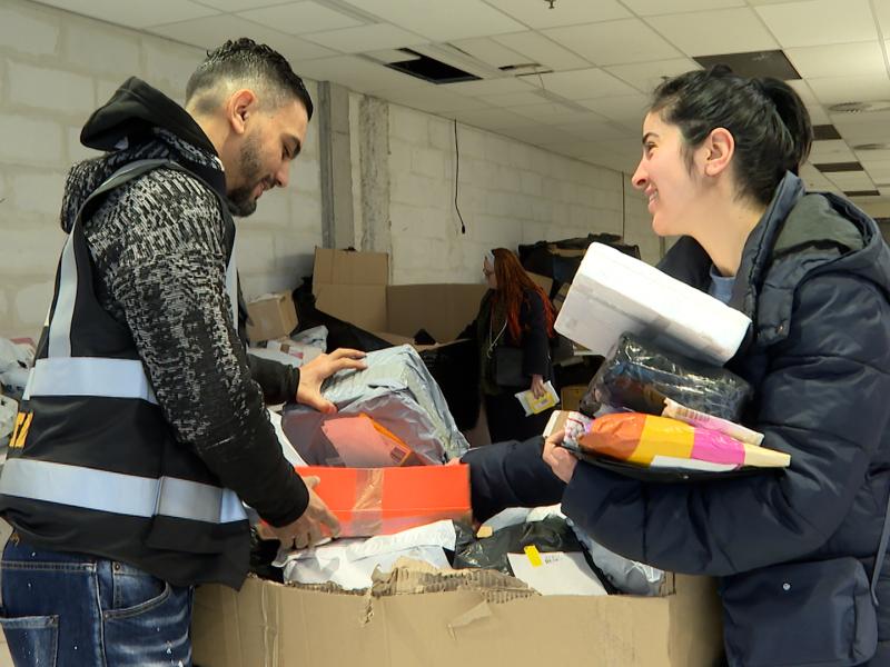 Vente de colis perdus aux Galeries St Lambert