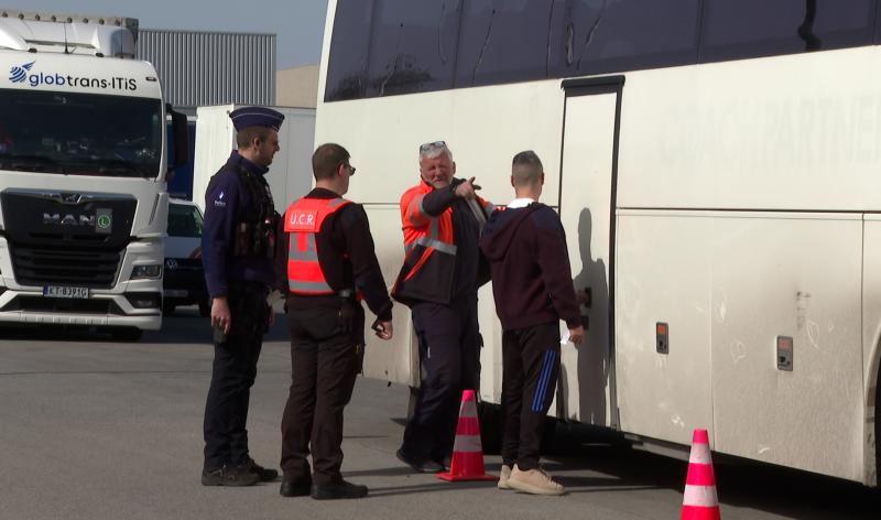 Contrôle surprise de poids lourds par la Police !