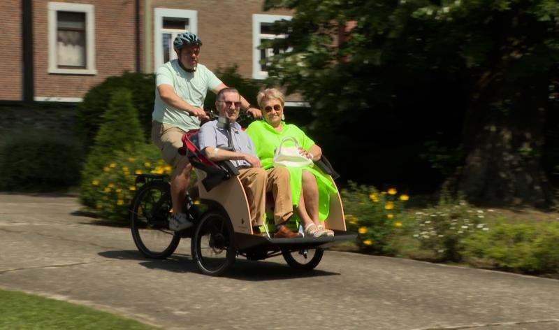 Amay prépare ses échappées en triporteur