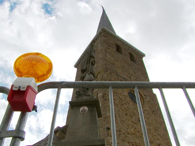 Chutes d'ardoises à l'église de Verlaine