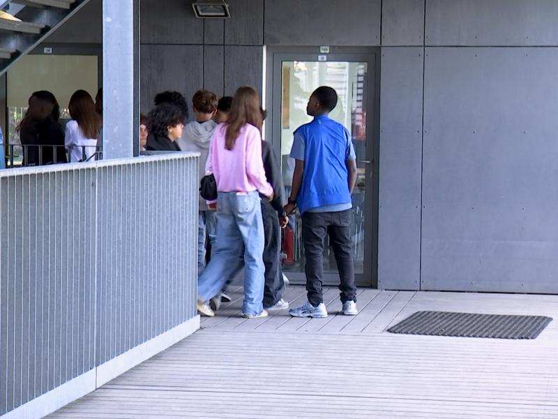 Rentrée des classes : quand des familles sont entre deux calendriers à la frontière linguistique