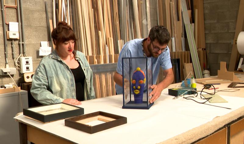 Encadrer l’art avec passion chez les artisans de Contours