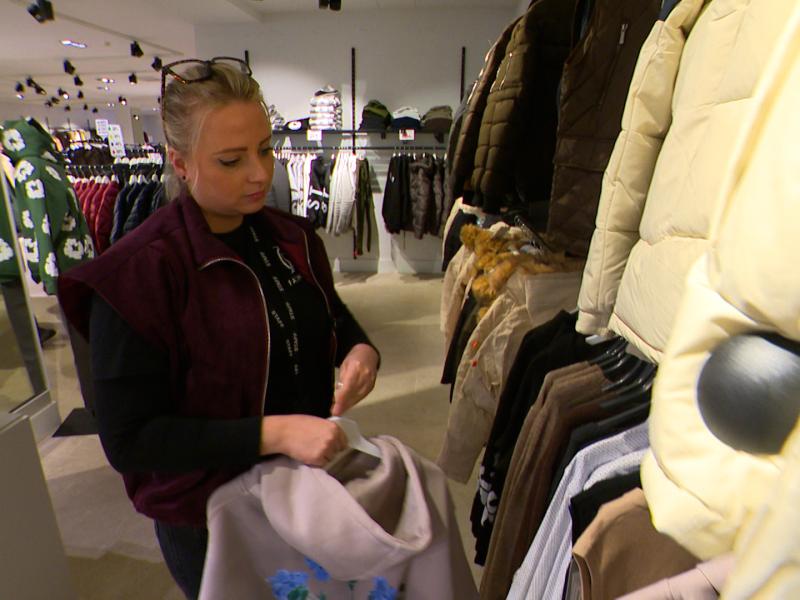 Soldes: le froid et la neige, quitte ou double pour les commerçants