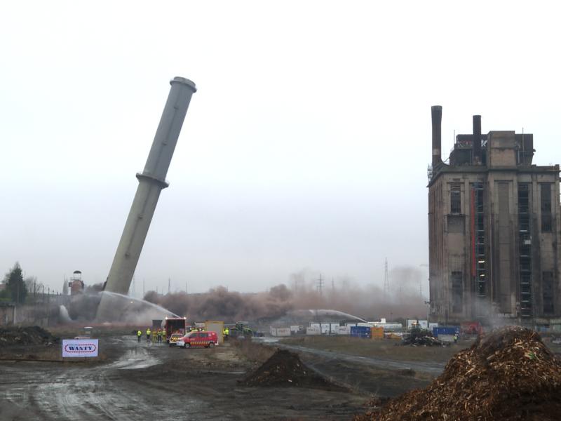 Des images impressionnantes: deux tours du HFB d'Ougrée dynamitées ce matin