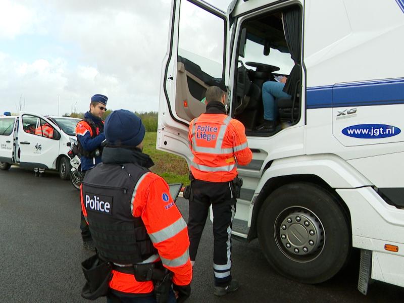 Vaste contrôle routier, orienté poids lourds et camionnettes
