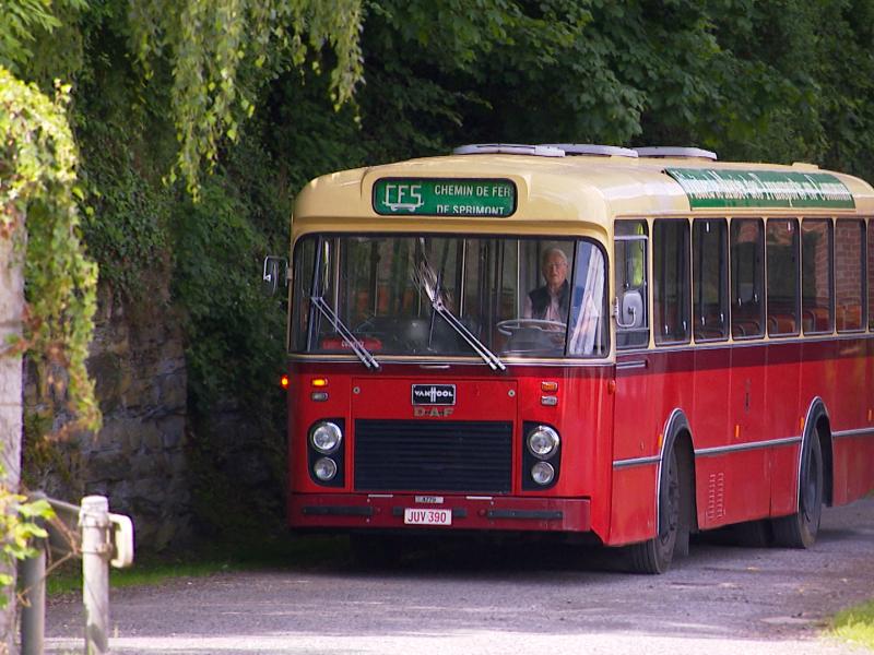 Le bus rouge et crème reprend du service à Sprimont pour ses 50 ans