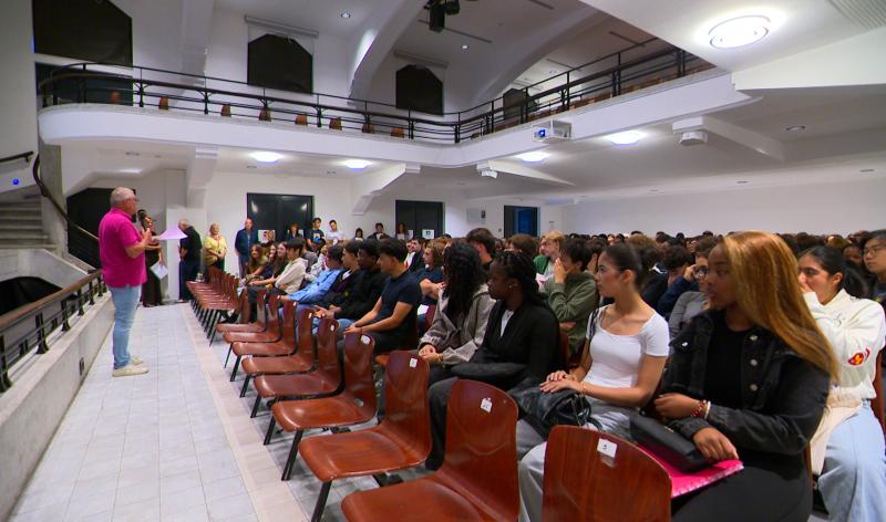 Enseignement: rentrée particulière dans le secondaire, après 3 mois de vacances