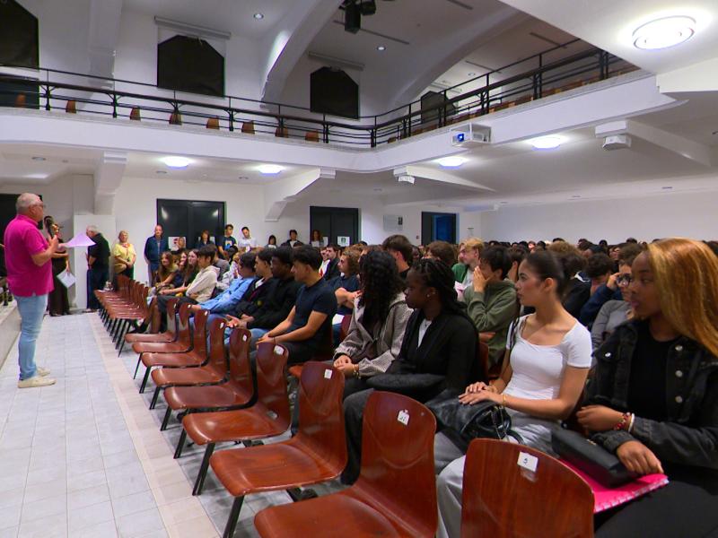 Enseignement: rentrée particulière dans le secondaire, après 3 mois de vacances
