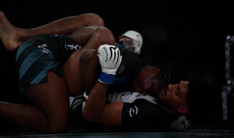 Des paniers à l’octogone : le Country Hall a vibré pour le MMA