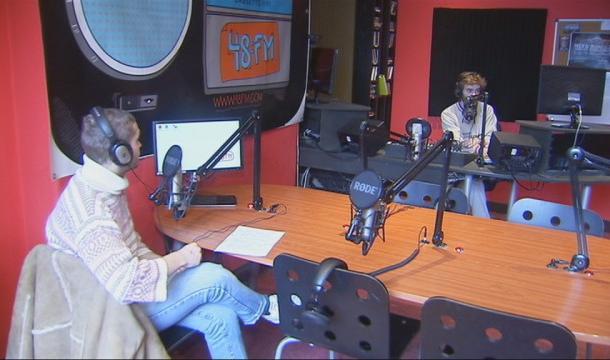 48 FM part installer une radio au Sénégal 