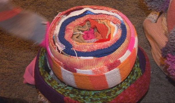 Une interminable écharpe de laine tricotée à Huy 